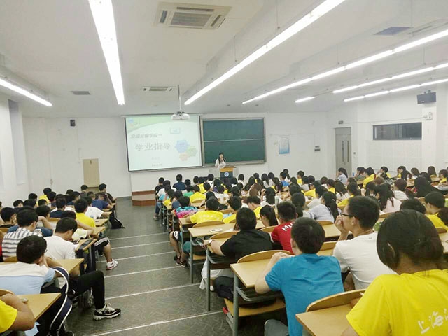 半岛体育