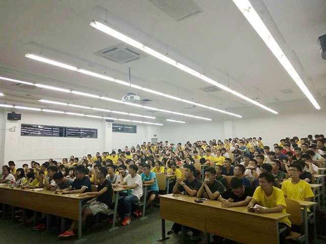 半岛体育