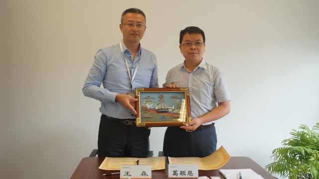 半岛体育