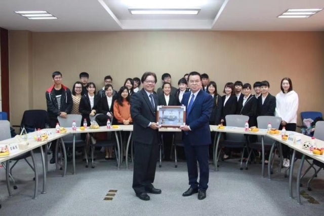 半岛体育