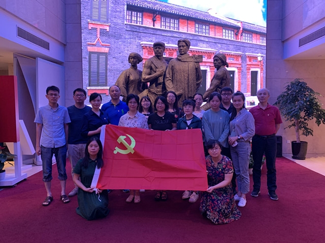 半岛体育