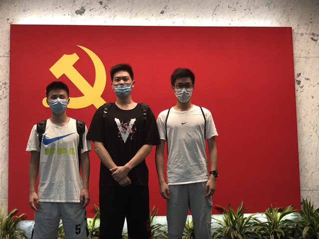 半岛体育