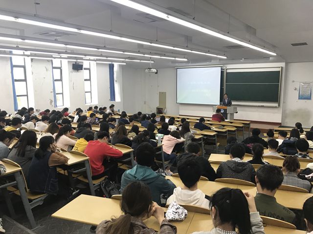 半岛体育