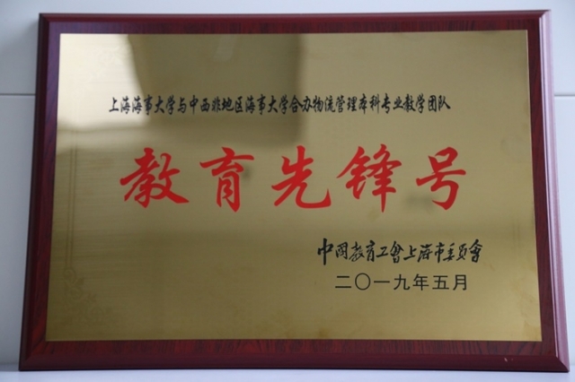 半岛体育