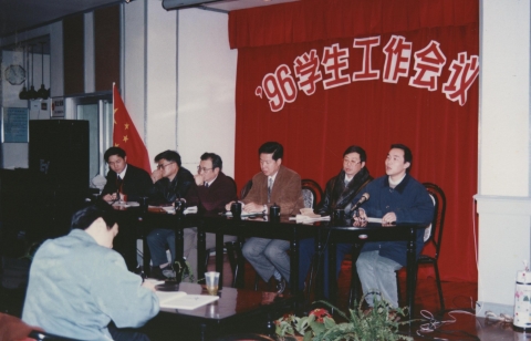 半岛体育