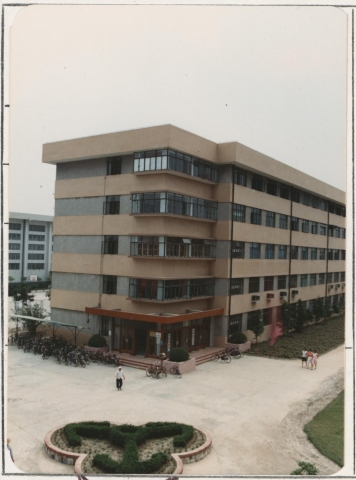 半岛体育