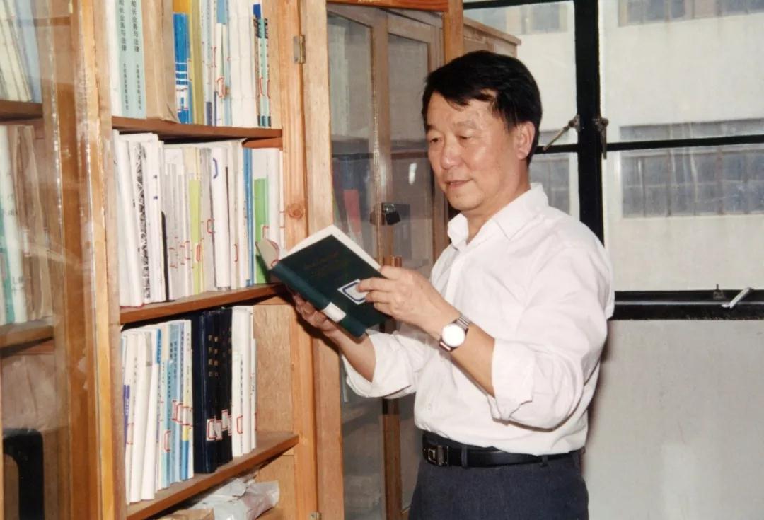 半岛体育