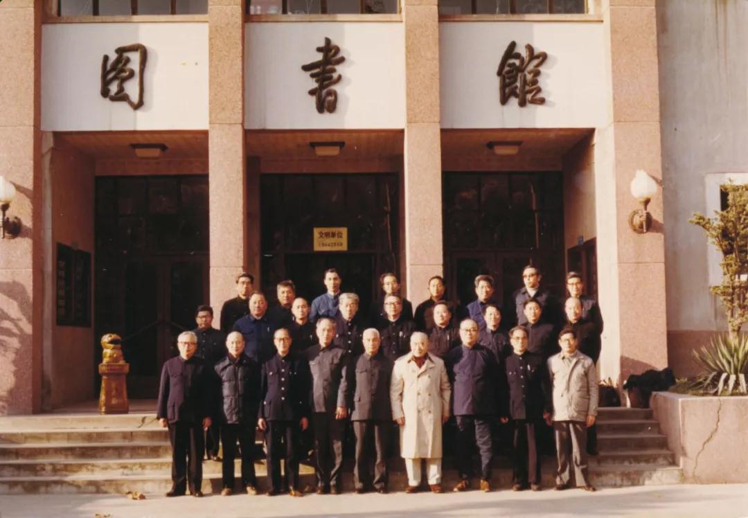 半岛体育