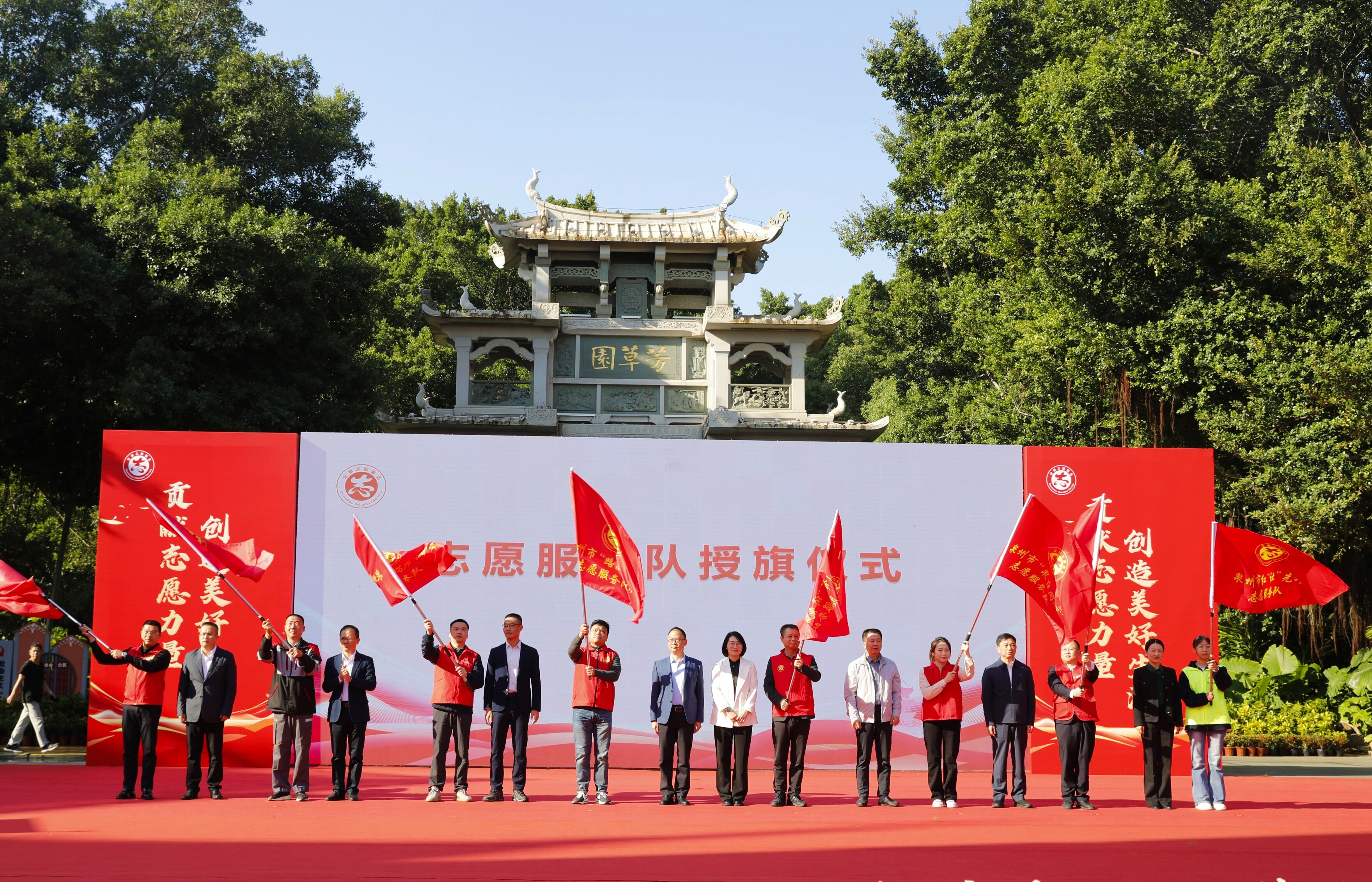 泉州邮政快递业2支快递员志愿者服务队参...